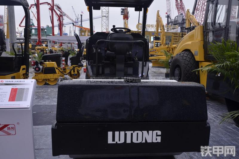 洛阳路通LTS204H压路机局部