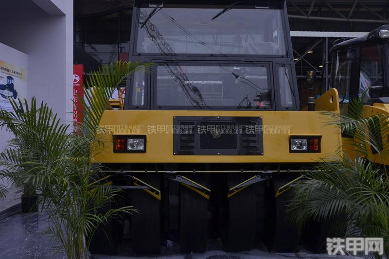 洛阳路通LTP2030H压路机整机外观