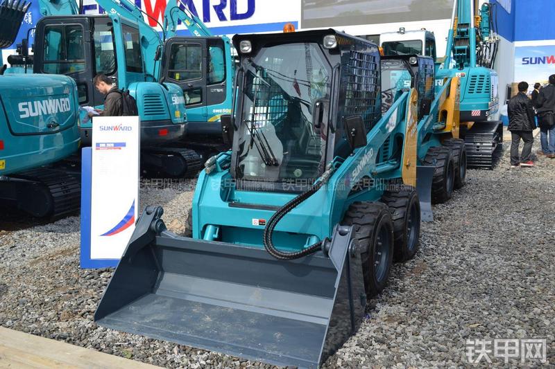 山河智能SWL2820滑移装载机局部