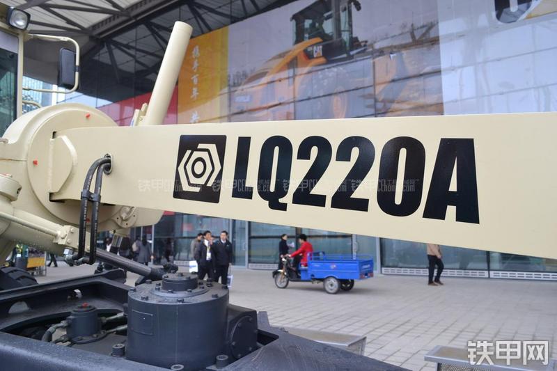 鲁青LQ220A平地机局部