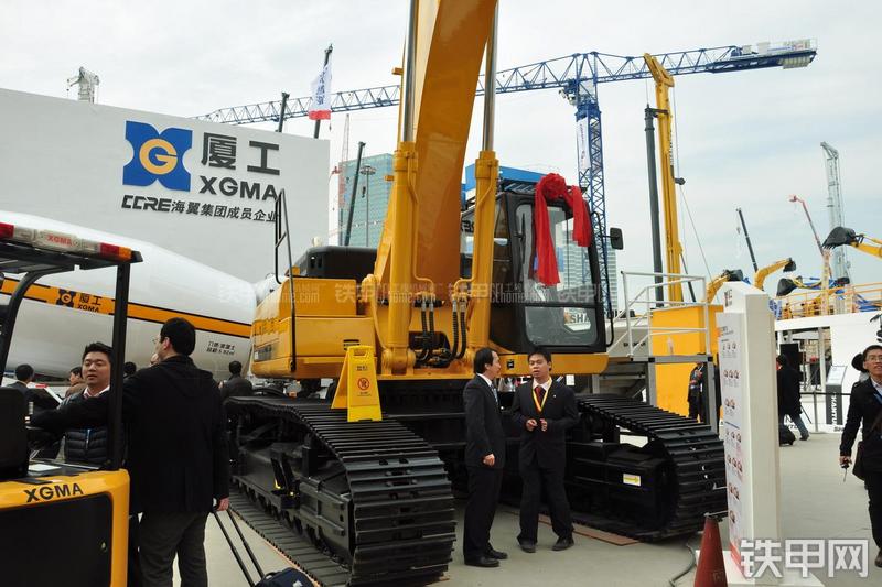 厦工XG848EL挖掘机整机外观