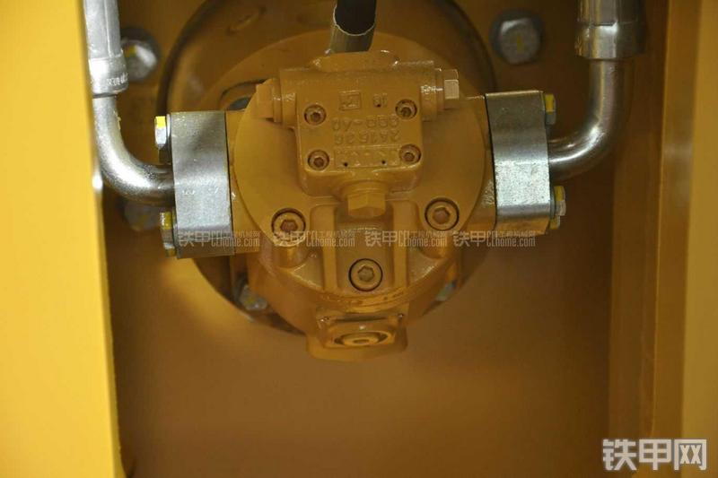 卡特彼勒CS76XT压路机局部