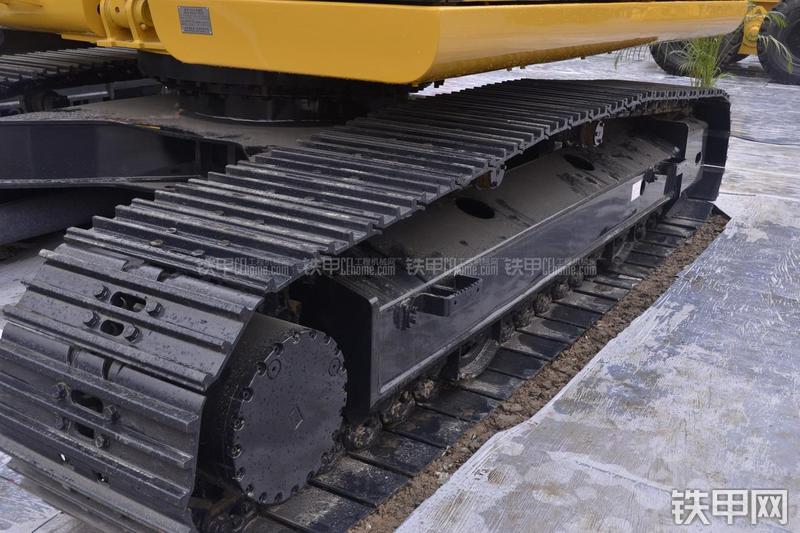 洛阳路通LT230挖掘机局部