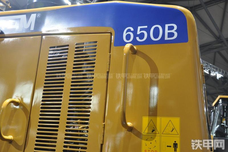 山工SEM650B装载机局部