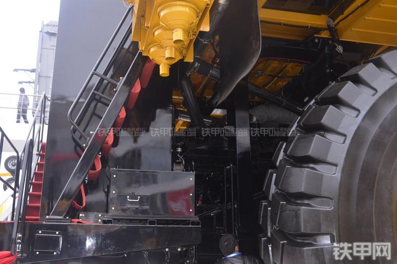 三一重工SET230非公路自卸车局部