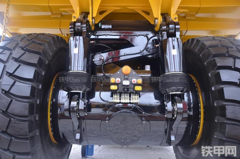 三一重工SET230非公路自卸车局部