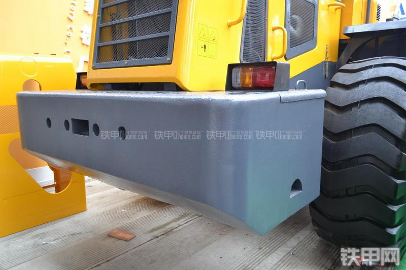 鲁青LQ968装载机局部