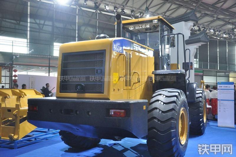 山工SEM650B装载机整机外观