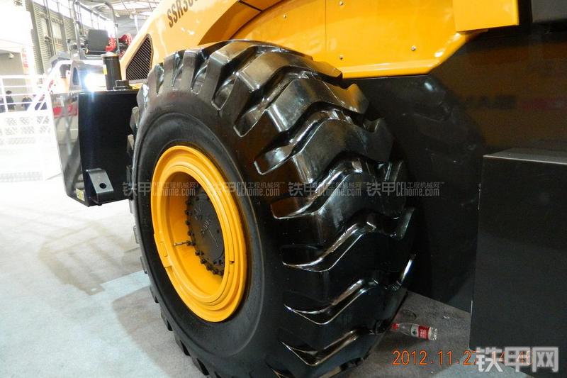 三一重工SSR360压路机局部