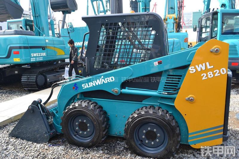 山河智能SWL2820滑移装载机局部