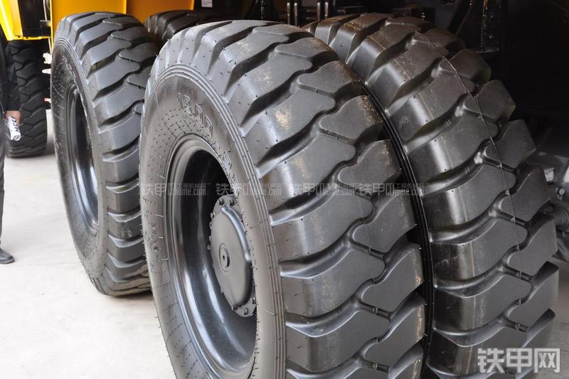 厦工XGQ3650G非公路自卸车局部