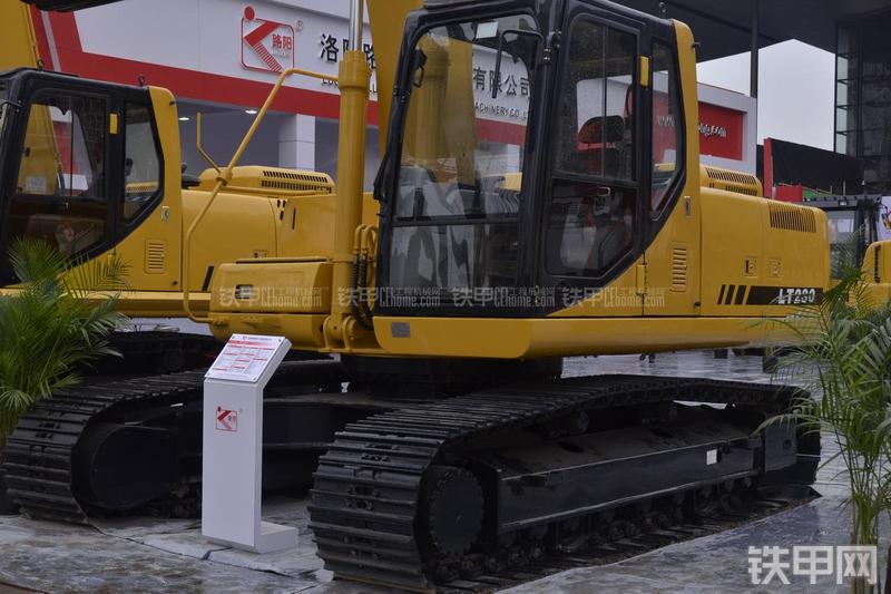 洛阳路通LT230挖掘机局部