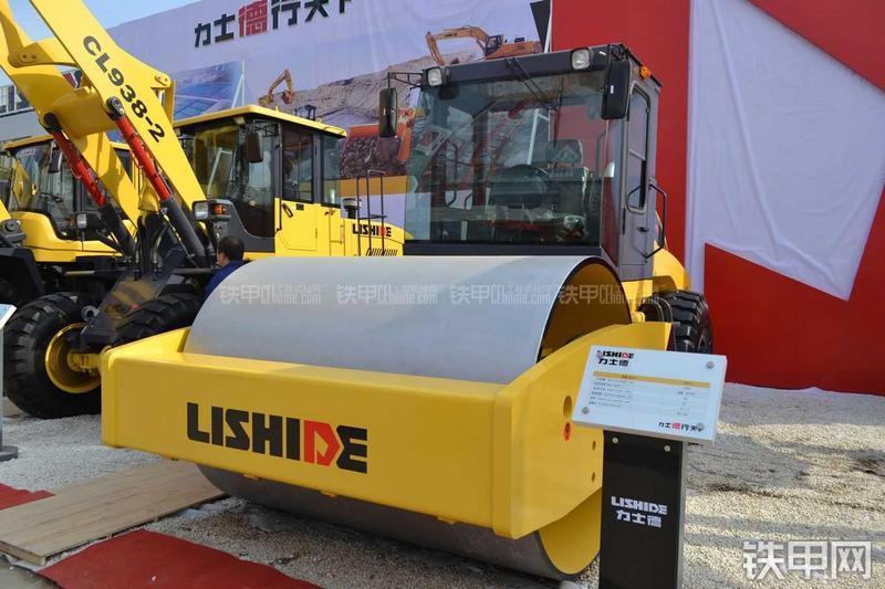 力士德RM208压路机整机外观