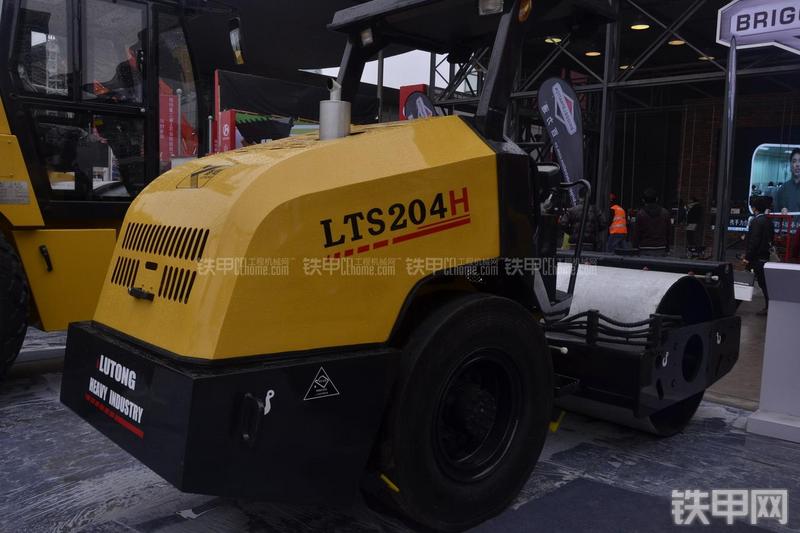 洛阳路通LTS204H压路机整机外观