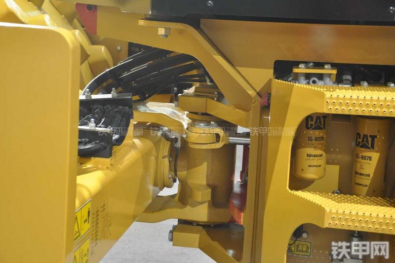 卡特彼勒CS76XT压路机局部