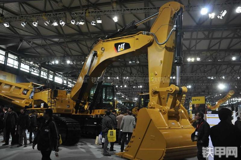 卡特彼勒374DL挖掘机局部