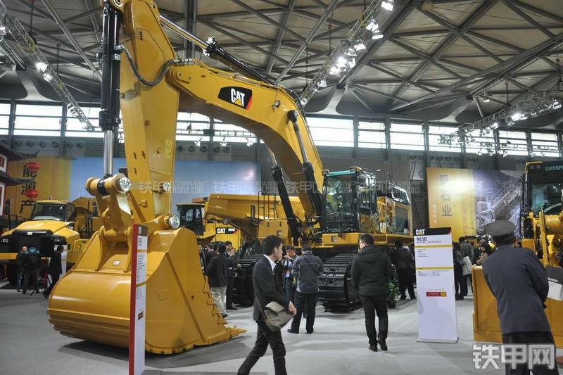 卡特彼勒374DL挖掘机局部