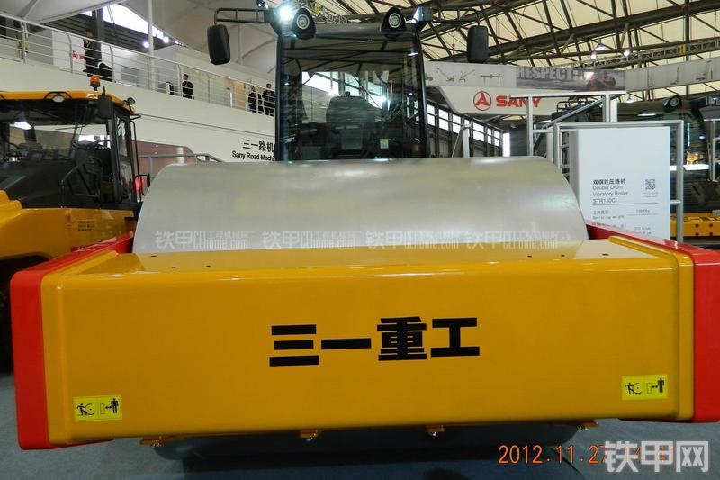 三一重工SSR360压路机局部