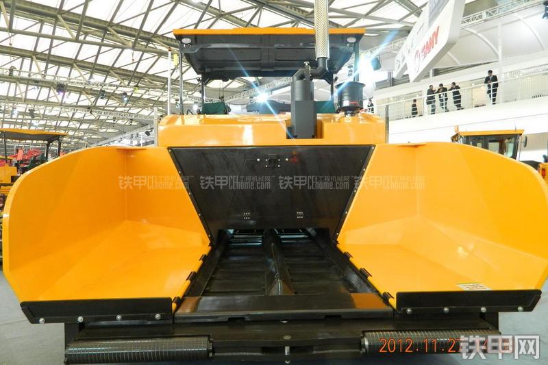 三一重工SMP165C沥青摊铺机局部