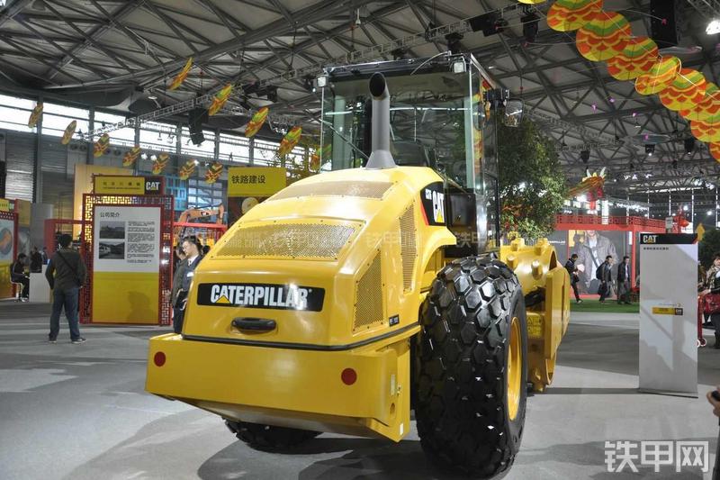卡特彼勒CS76XT压路机整机外观