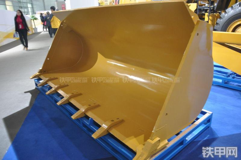 山工SEM650B装载机局部