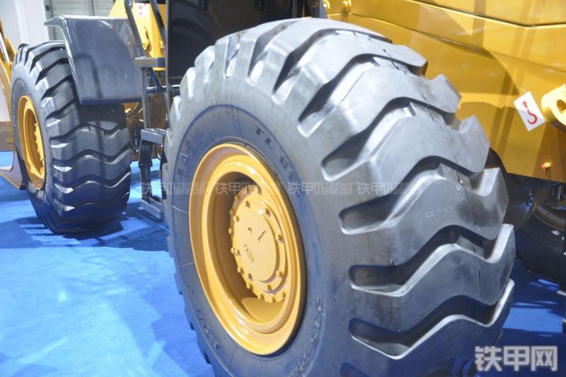 山工SEM650B装载机局部