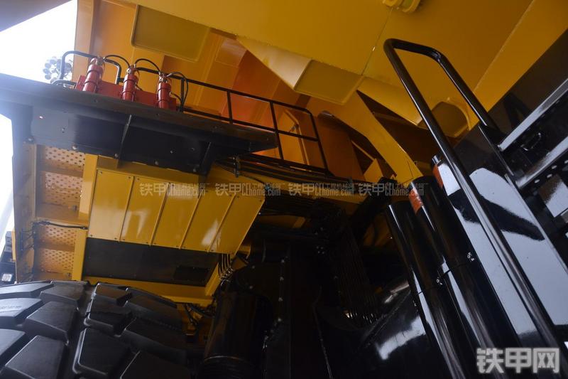 三一重工SET230非公路自卸车局部