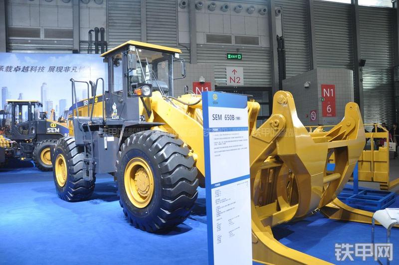 山工SEM650B装载机整机外观
