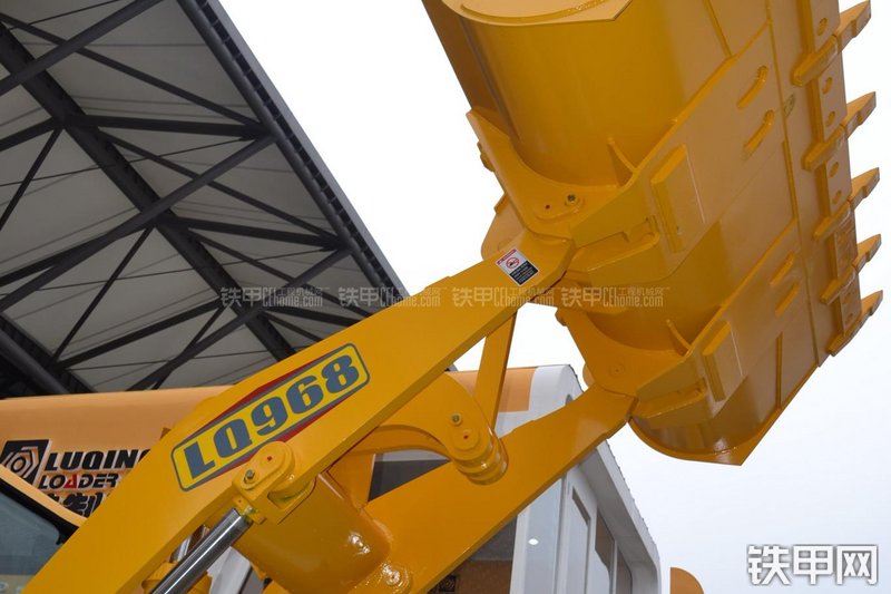 鲁青LQ968装载机局部