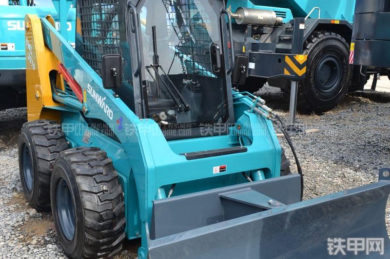 山河智能SWL3210滑移装载机局部