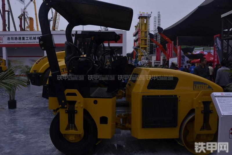 洛阳路通LTC203P压路机整机外观