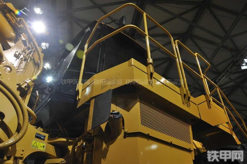 卡特彼勒988H装载机局部