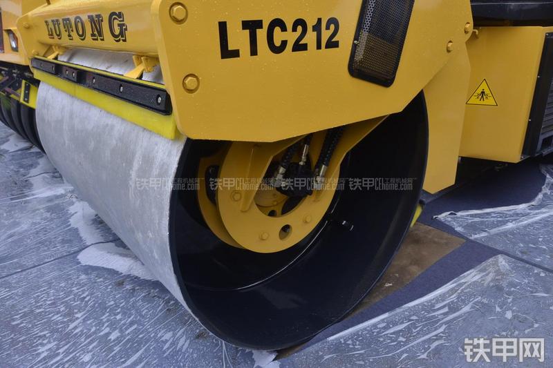 洛阳路通LTC212全液压压路机局部