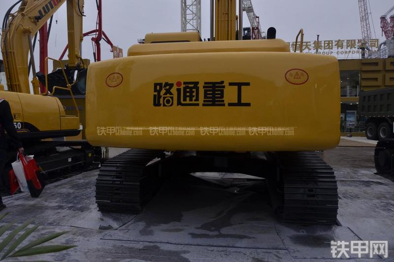 洛阳路通LT230挖掘机局部