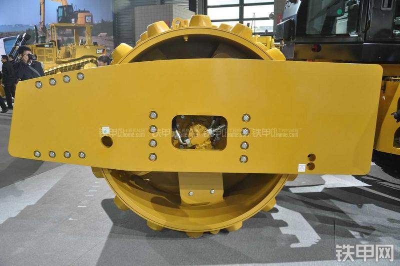 卡特彼勒CS76XT压路机局部
