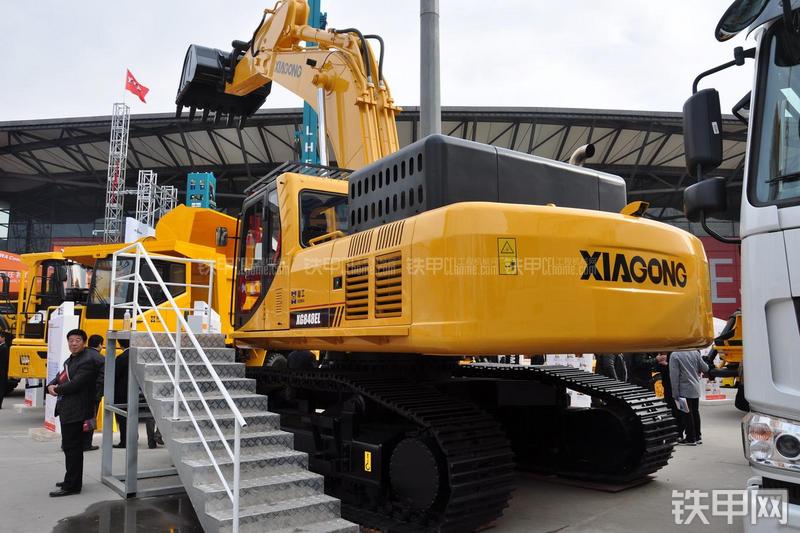 厦工XG848EL挖掘机整机外观