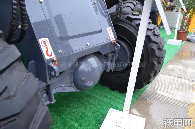 鲁青LQ915C装载机局部