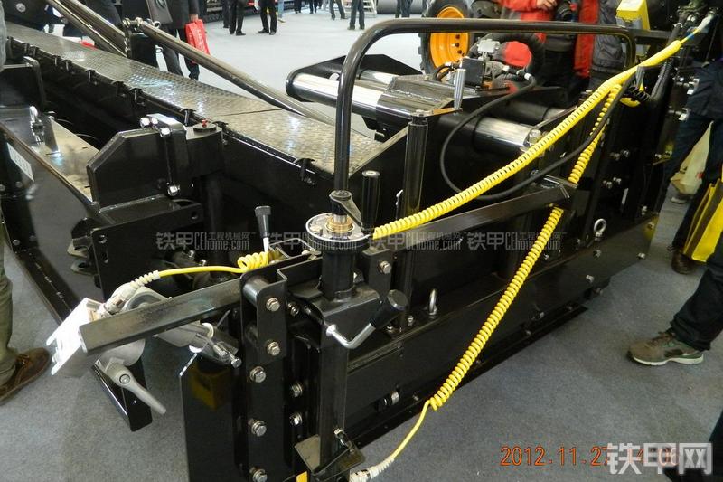 三一重工SMP165C沥青摊铺机局部