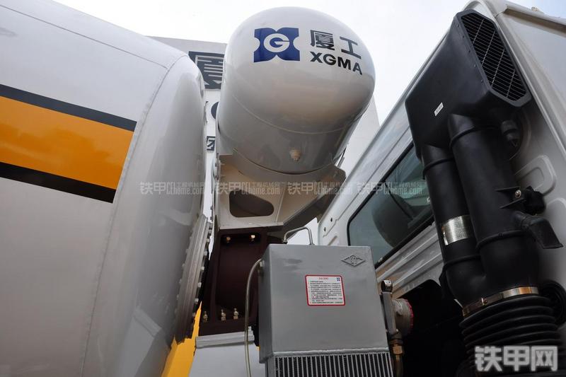 厦工XXG5311GJBHW搅拌运输车局部