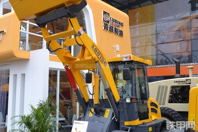 鲁青LQ915C装载机整机外观
