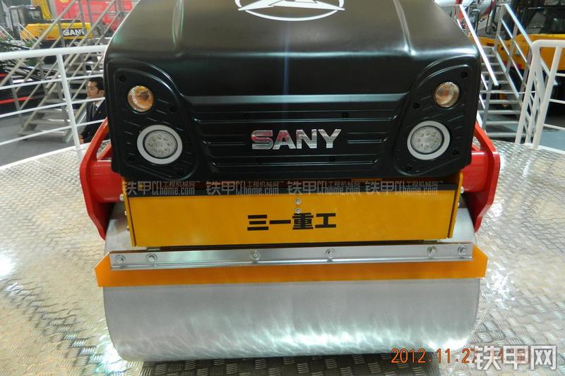 三一重工STR30C压路机局部