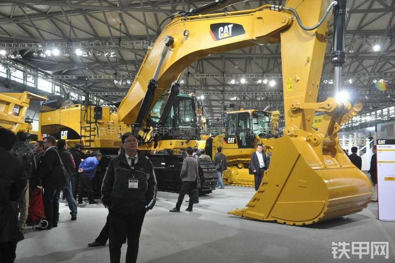 卡特彼勒374DL挖掘机整机外观