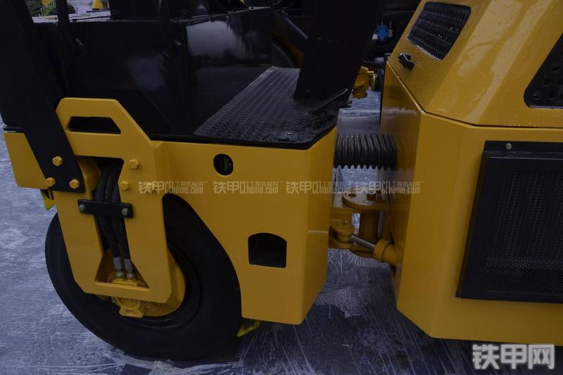 洛阳路通LTC203P压路机局部