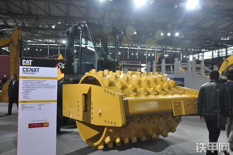 卡特彼勒CS76XT压路机整机外观