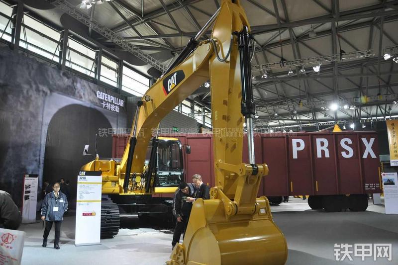 卡特彼勒329D挖掘机整机外观