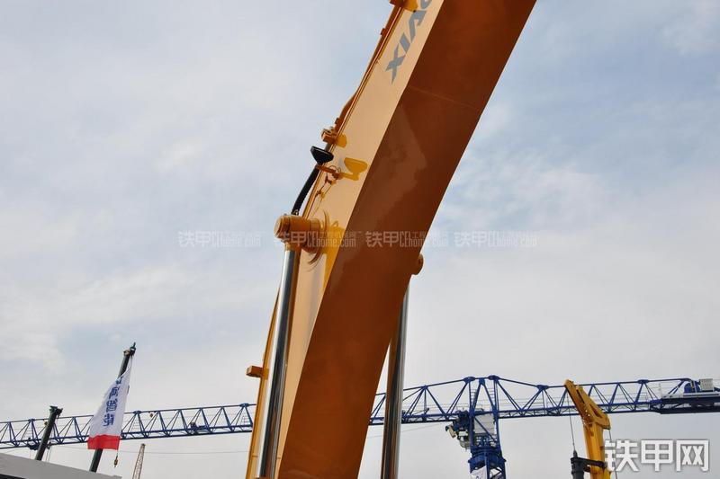 厦工XG848EL挖掘机局部