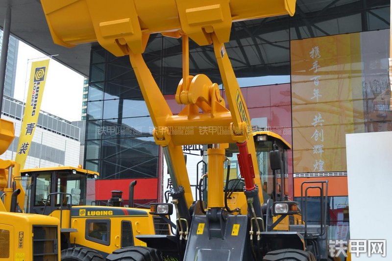 鲁青LQ968装载机局部