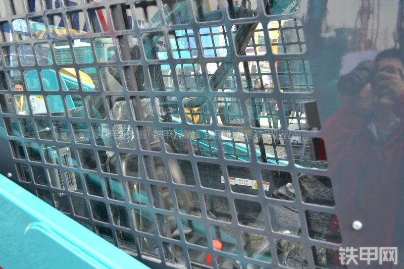 山河智能SWL3210滑移装载机局部