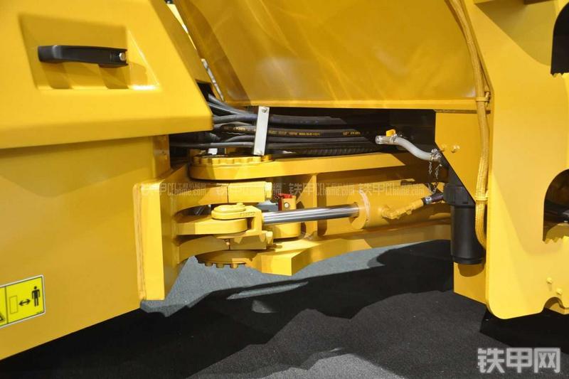 卡特彼勒CB564D压路机局部