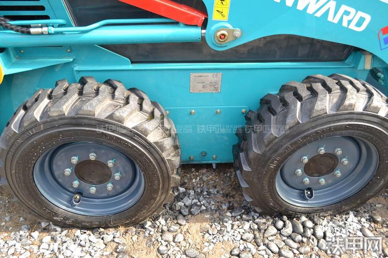 山河智能SWL2820滑移装载机局部